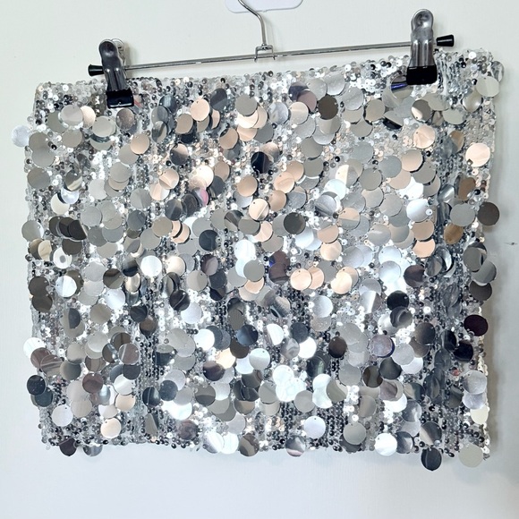 Edikted Sabrina Silver Sparkling Low Rise Mini Skirt NWT- Size Small - Picture 8 of 10